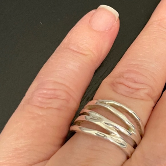 Women’s Silver Ring Size 6 - Picture 2 of 4